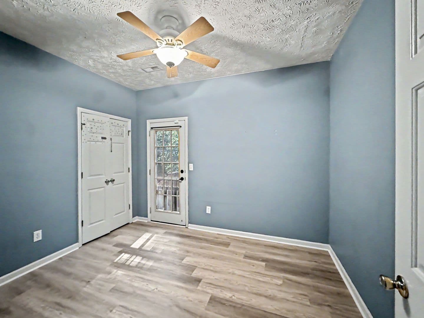 Fayetteville House: 7701 Redwood Avenue