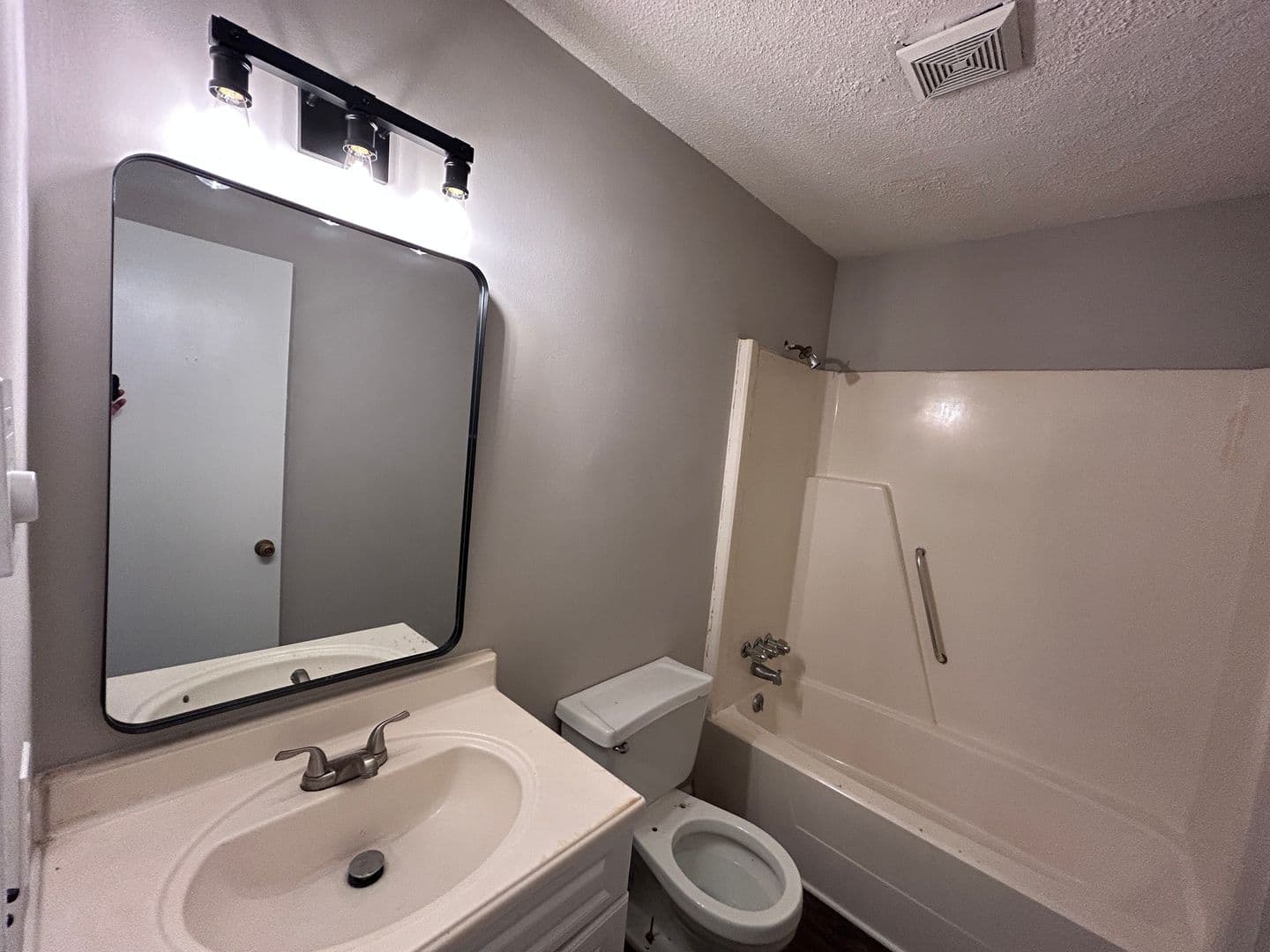 Thomasville Apartment: 115 Cox Avenue