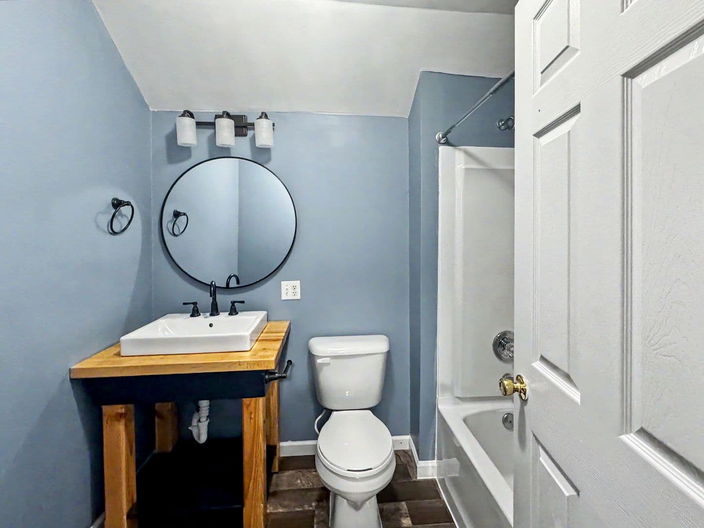 Fayetteville House: 7701 Redwood Avenue