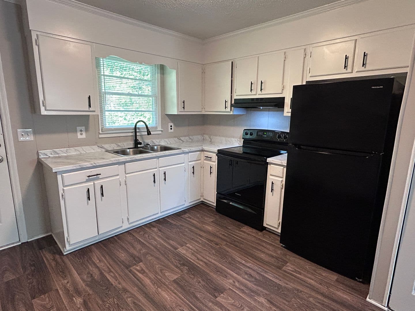 Thomasville Apartment: 115 Cox Avenue