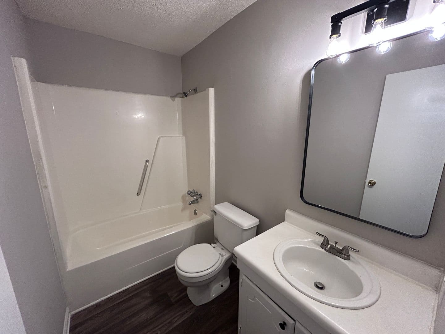 Thomasville Apartment: 115 Cox Avenue