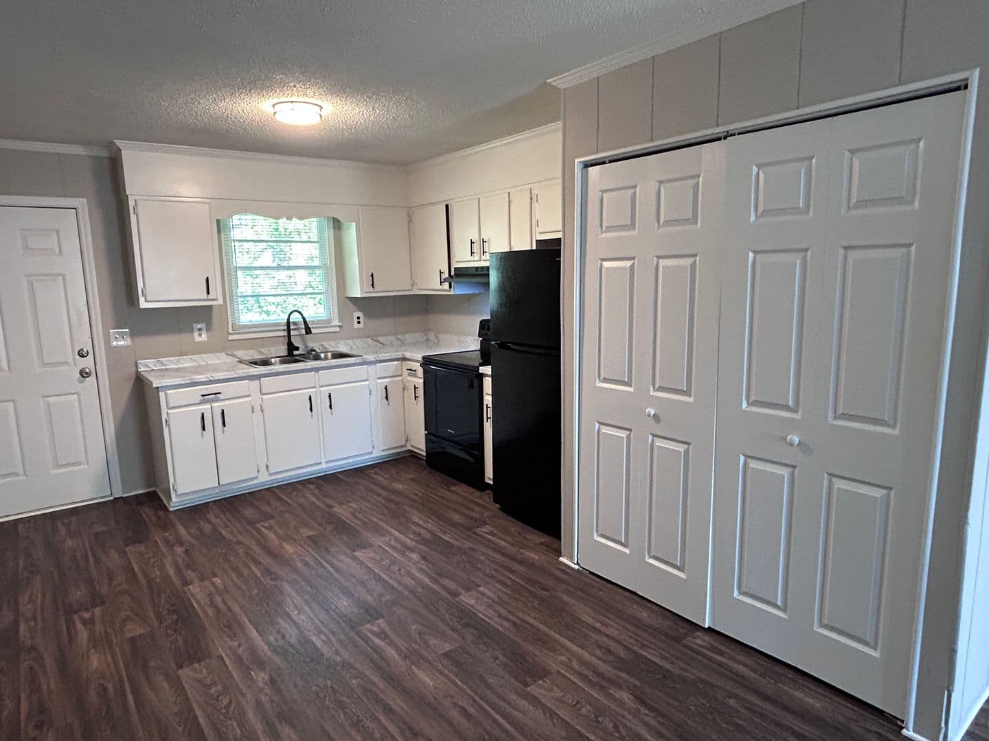 Thomasville Apartment: 115 Cox Avenue