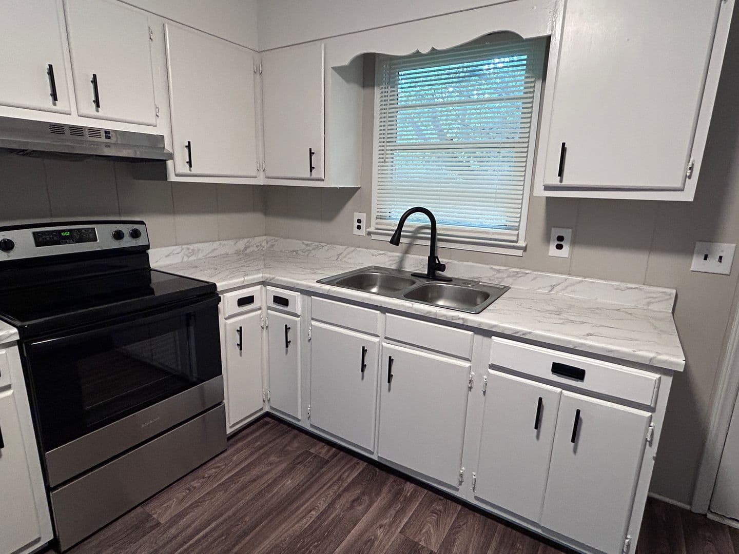 Thomasville Apartment: 115 Cox Avenue