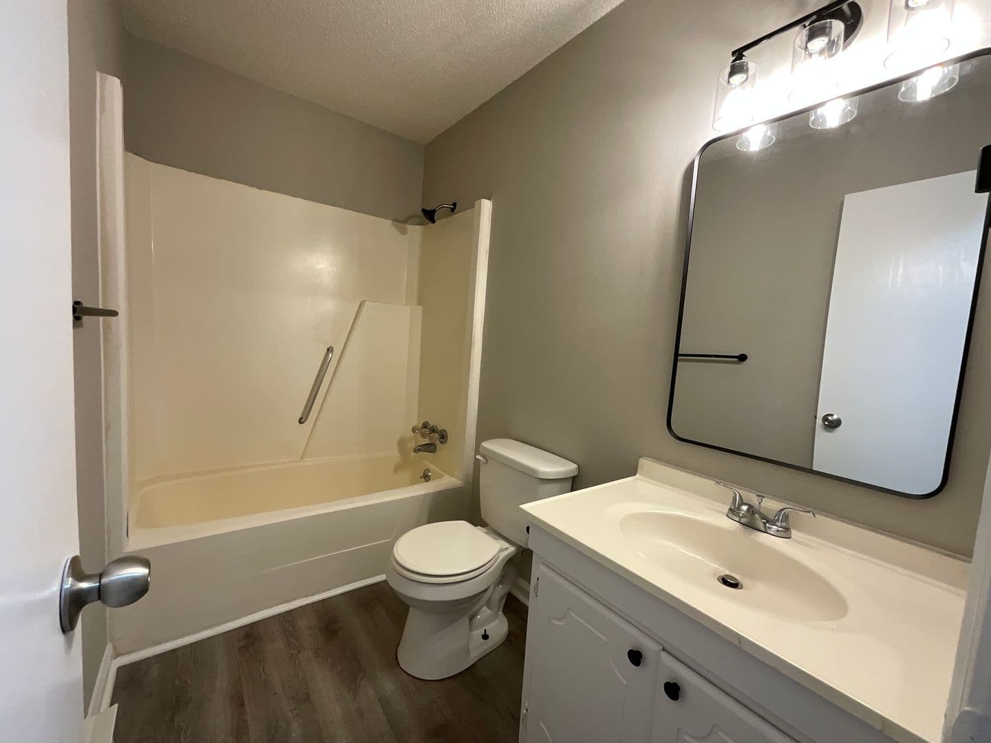 Thomasville Apartment: 115 Cox Avenue