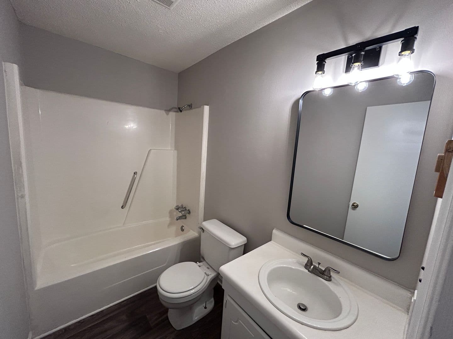 Thomasville Apartment: 115 Cox Avenue