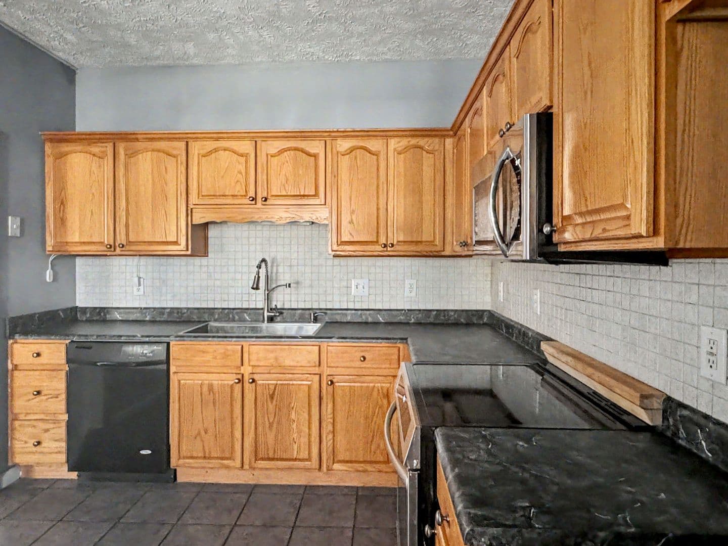 Fayetteville House: 7701 Redwood Avenue