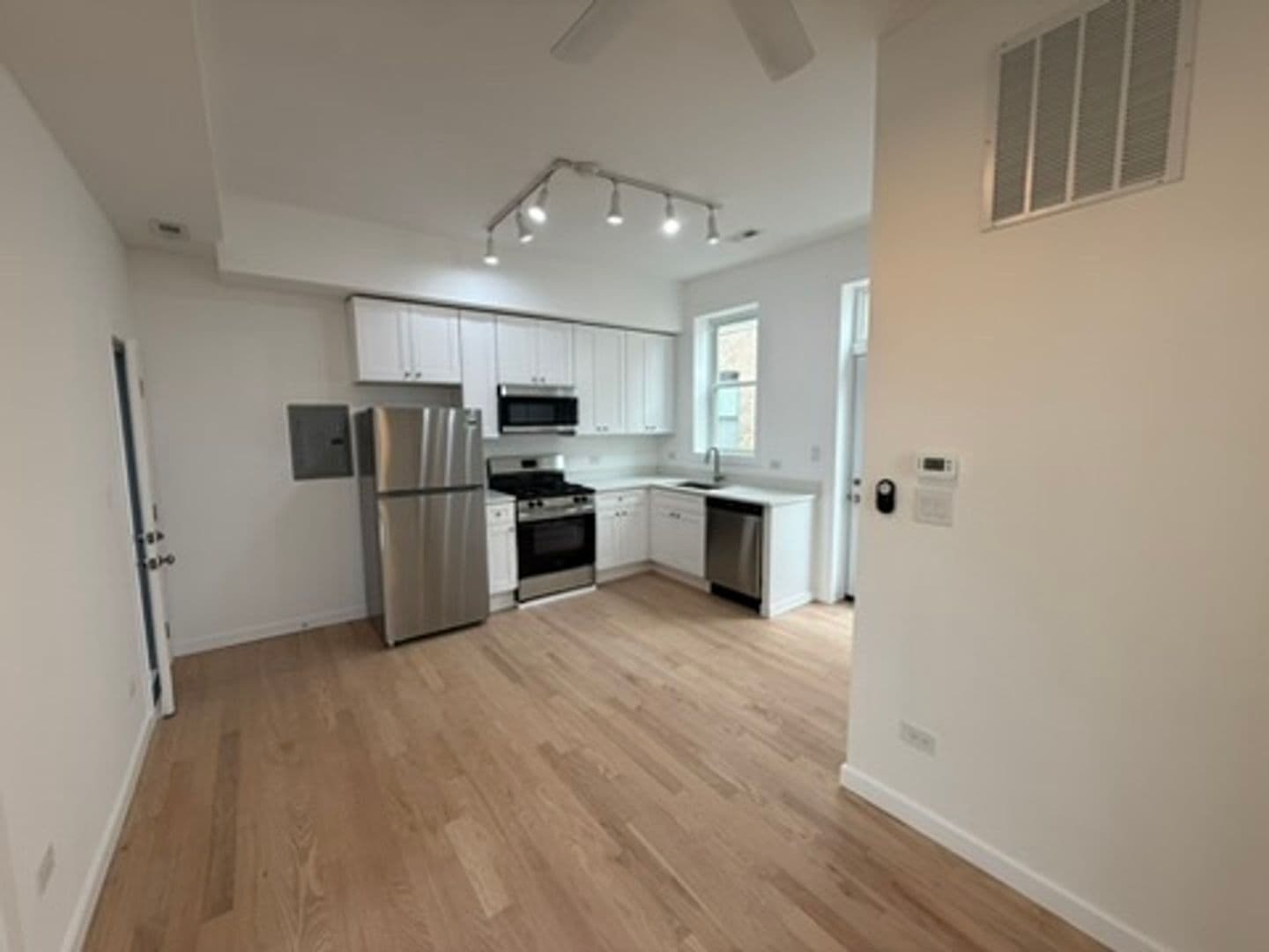 Chicago Apartment: 1634 W 21st Street