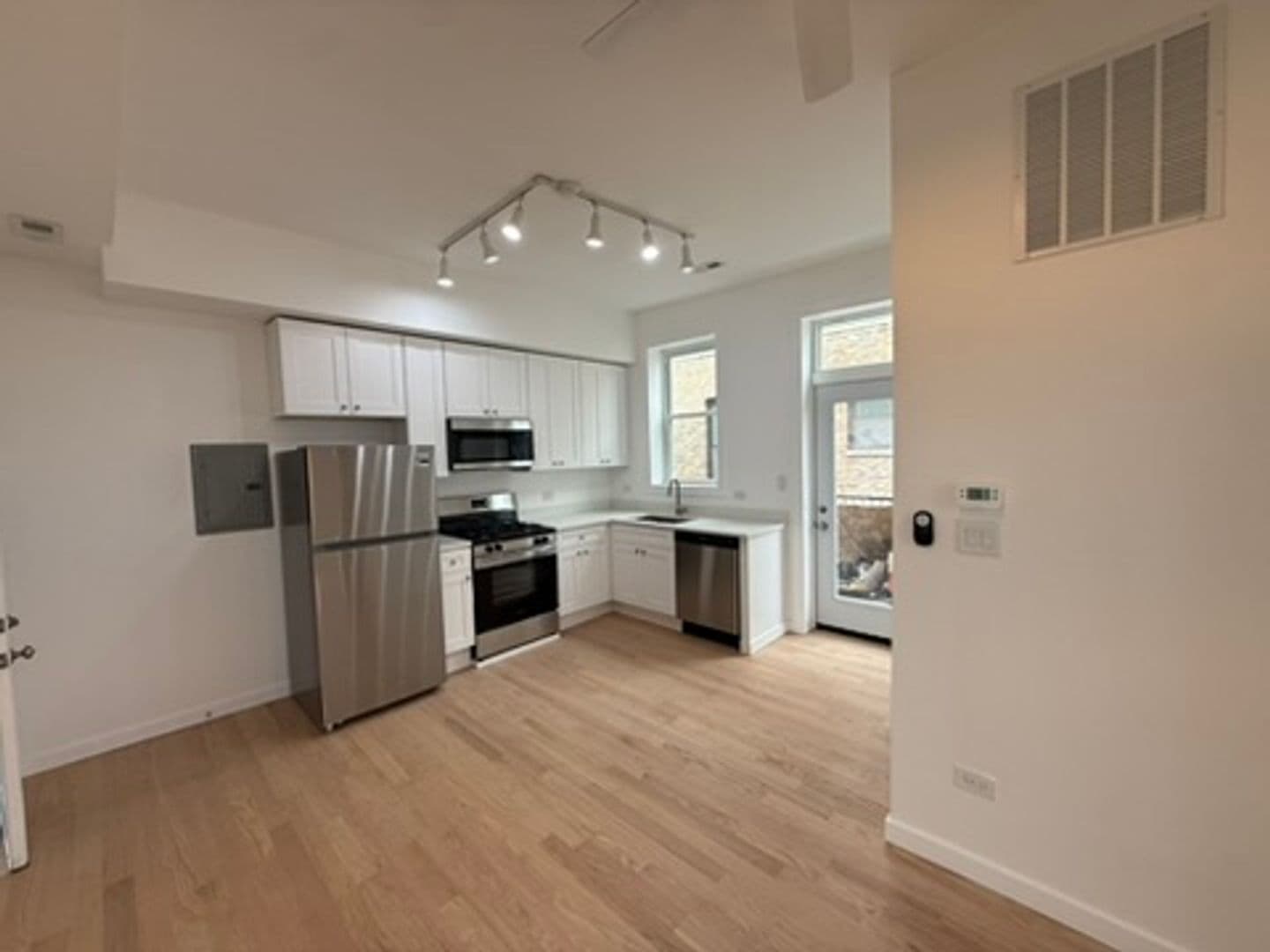 Chicago Apartment: 1634 W 21st Street