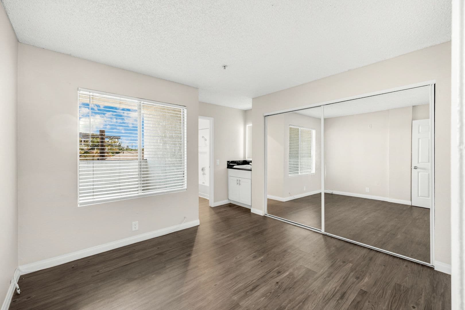 Santa Ana Apartment: 1114 W Santa Ana