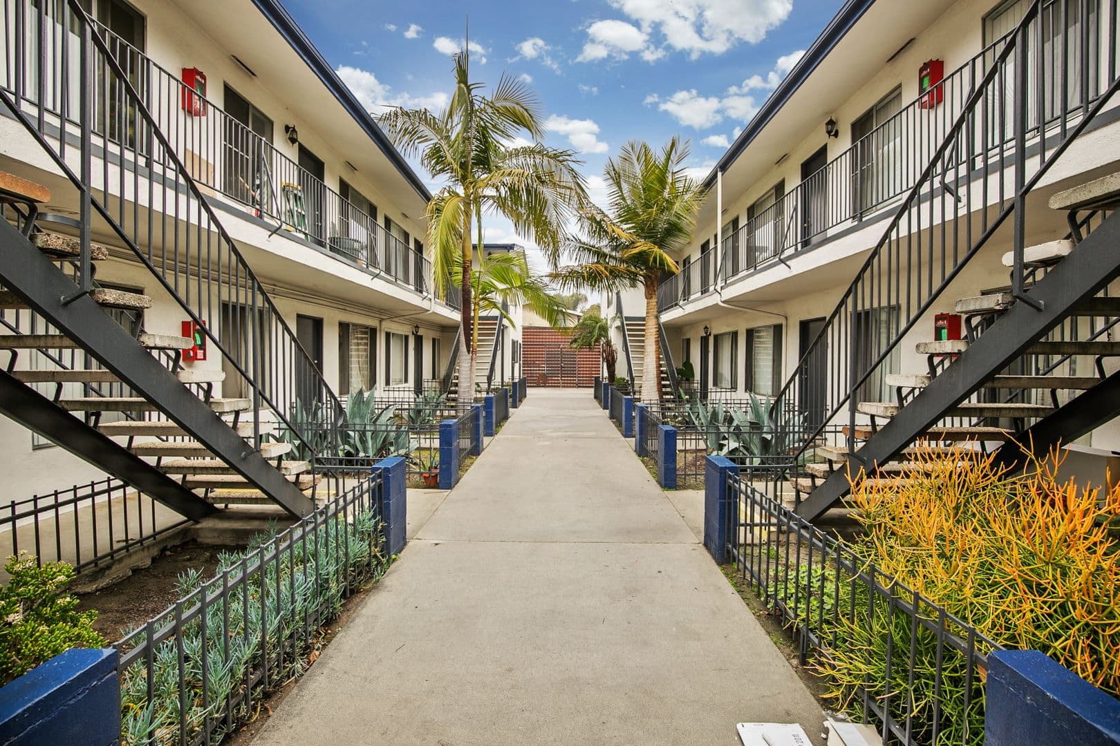 Long Beach Apartment: 1315 W 19th Street