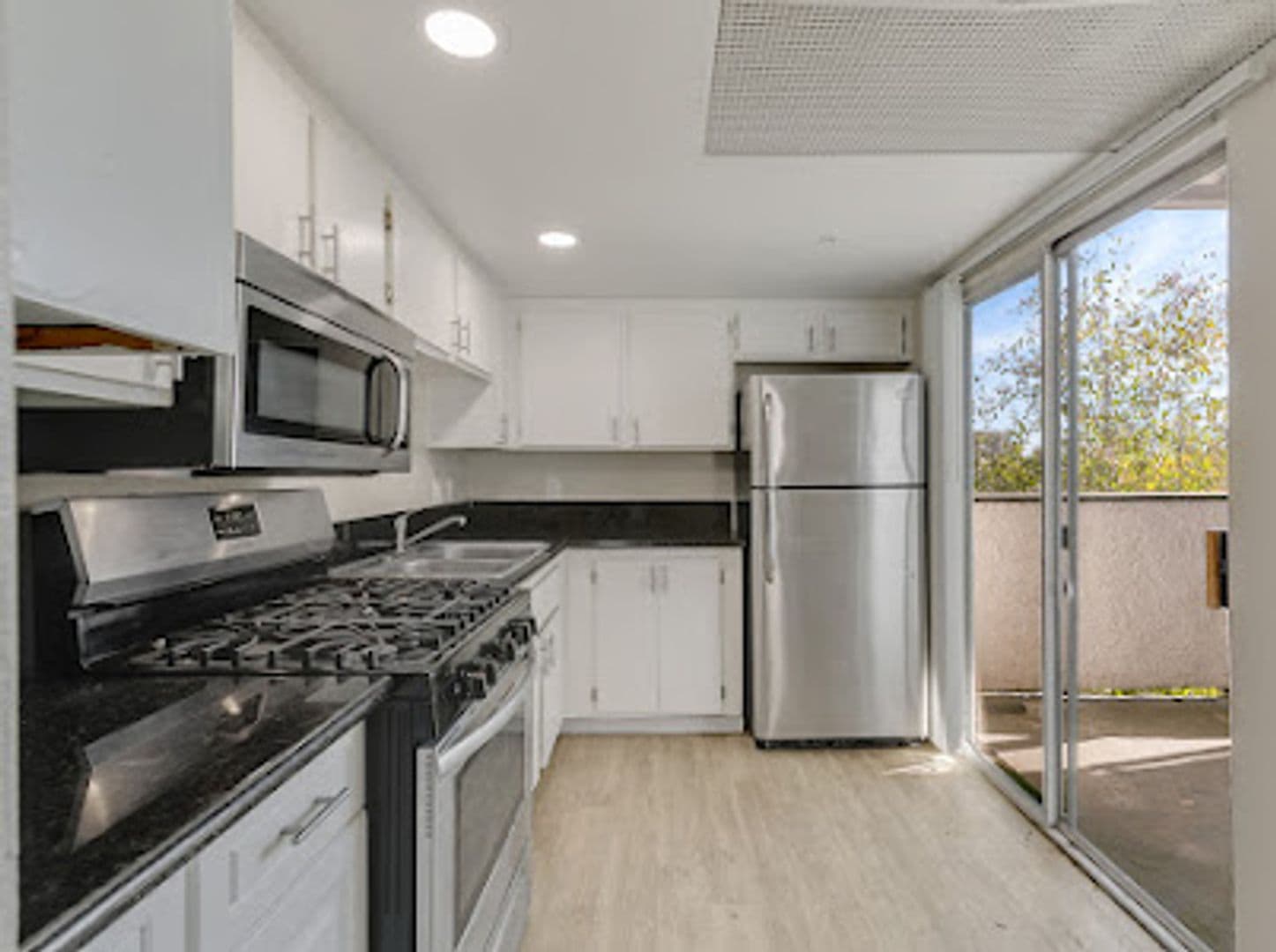 Santa Ana Apartment: 1114 W Santa Ana