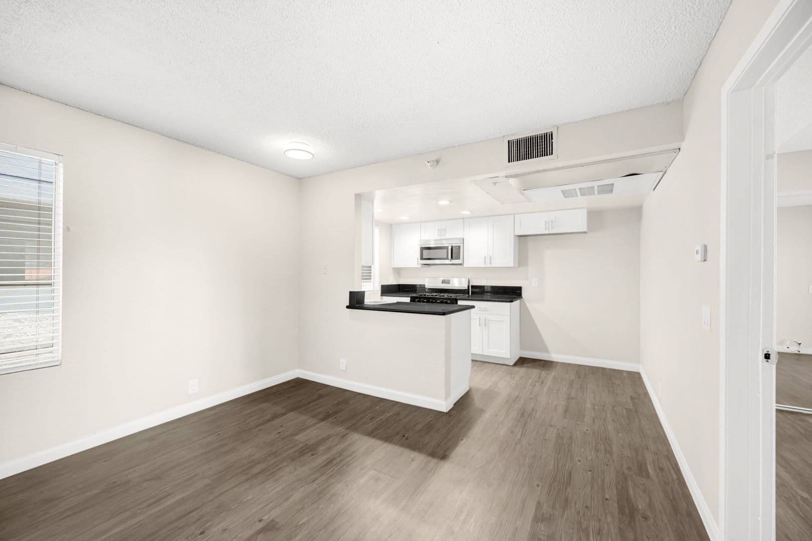 Santa Ana Apartment: 1114 W Santa Ana