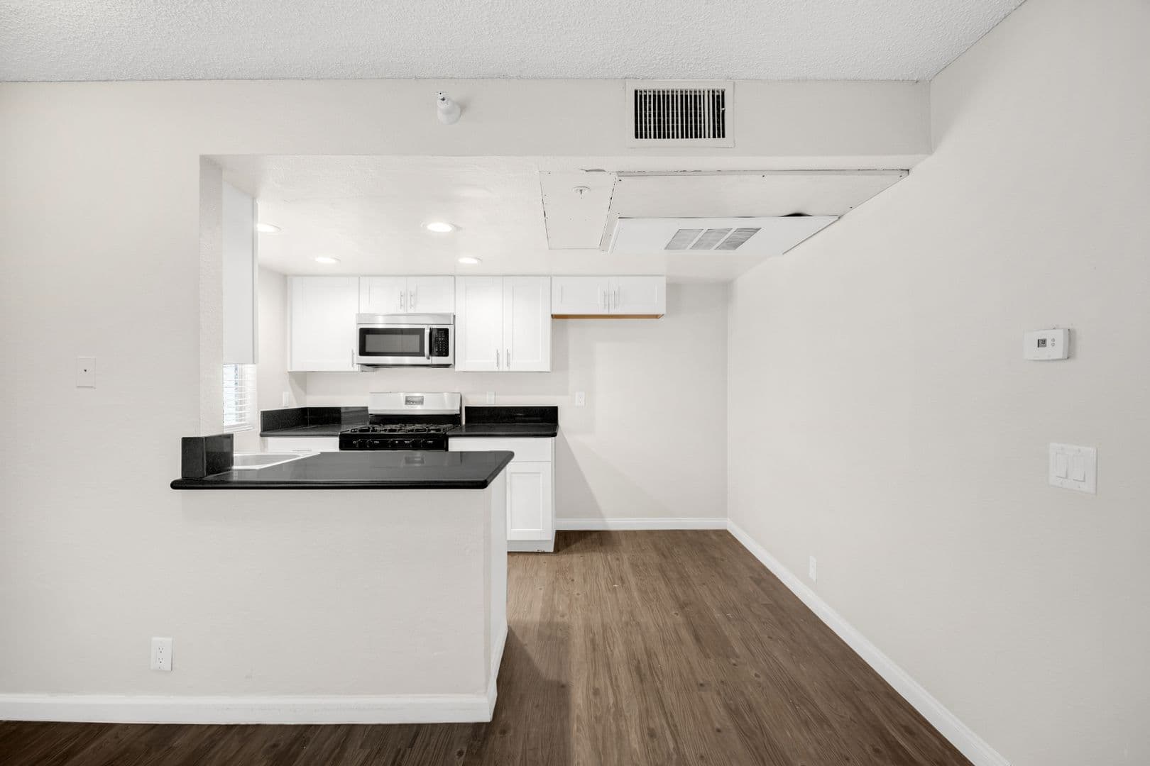 Santa Ana Apartment: 1114 W Santa Ana