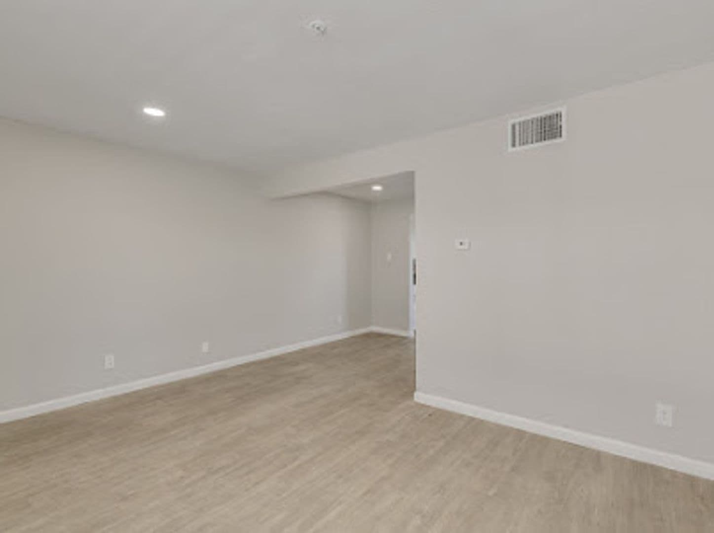 Santa Ana Apartment: 1114 W Santa Ana