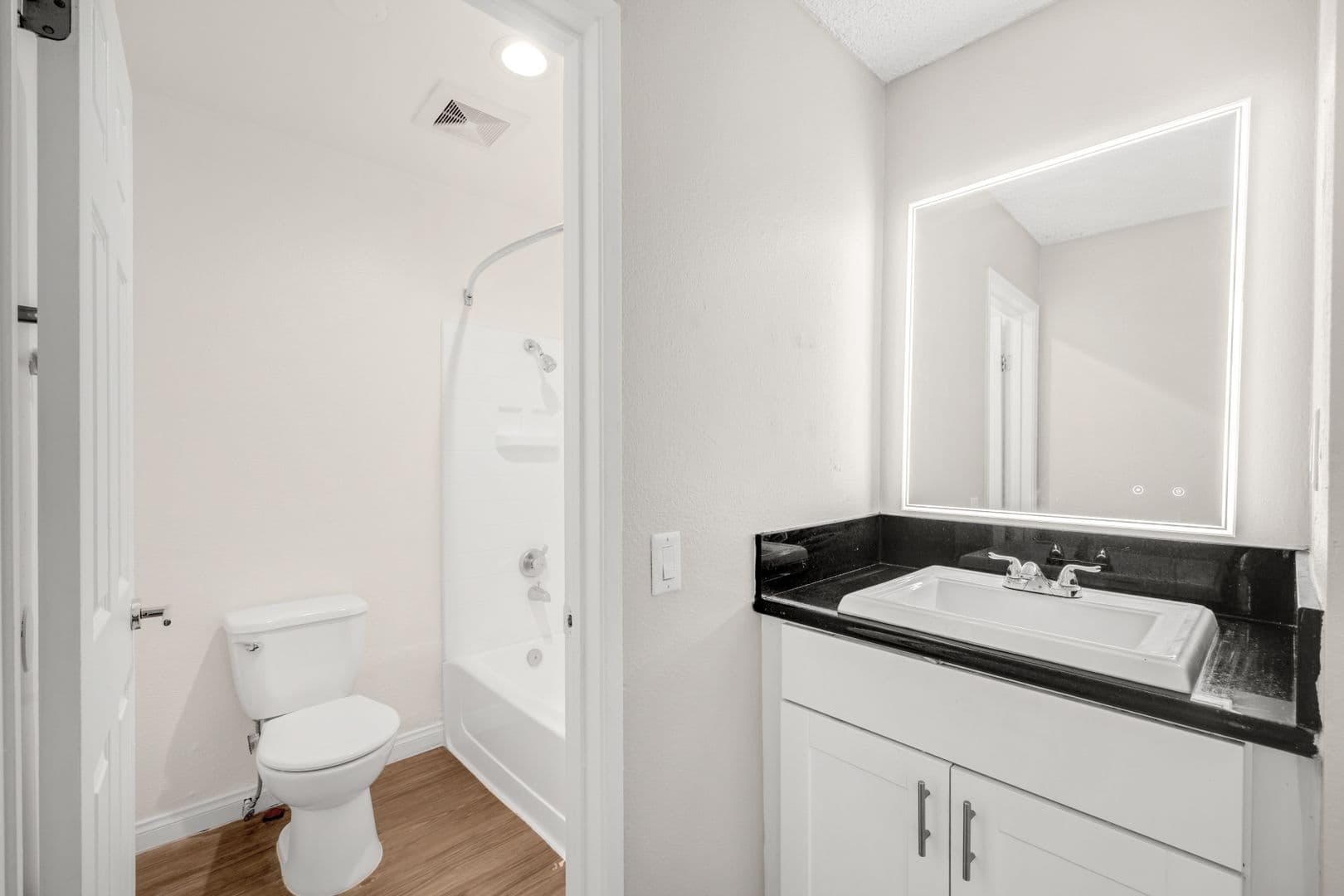 Santa Ana Apartment: 1114 W Santa Ana