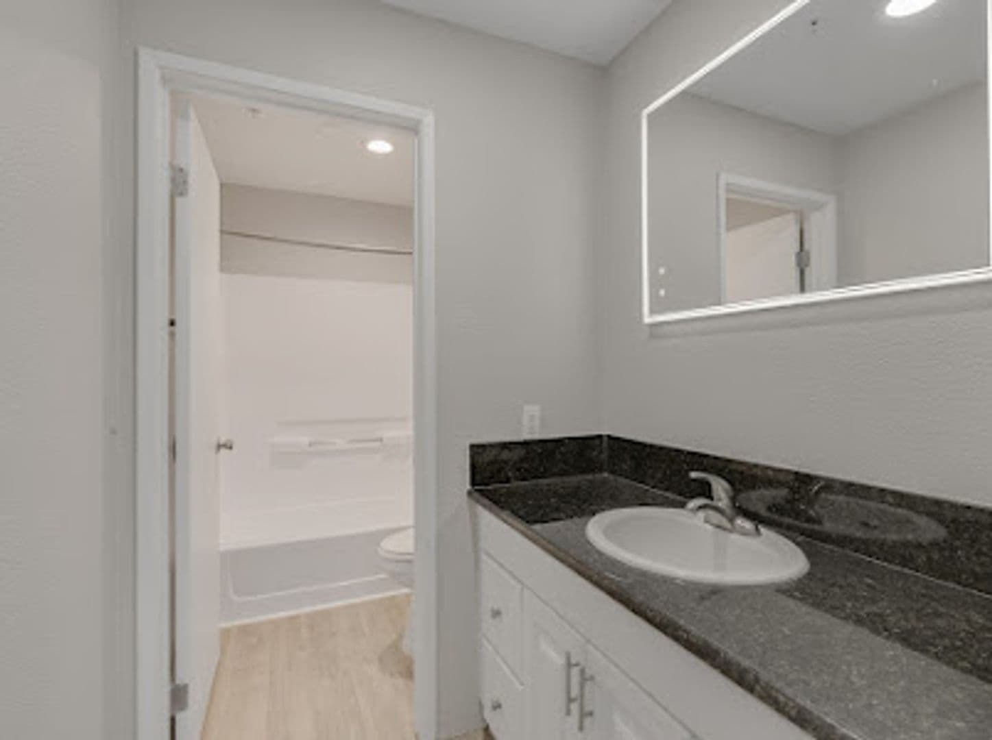 Santa Ana Apartment: 1114 W Santa Ana