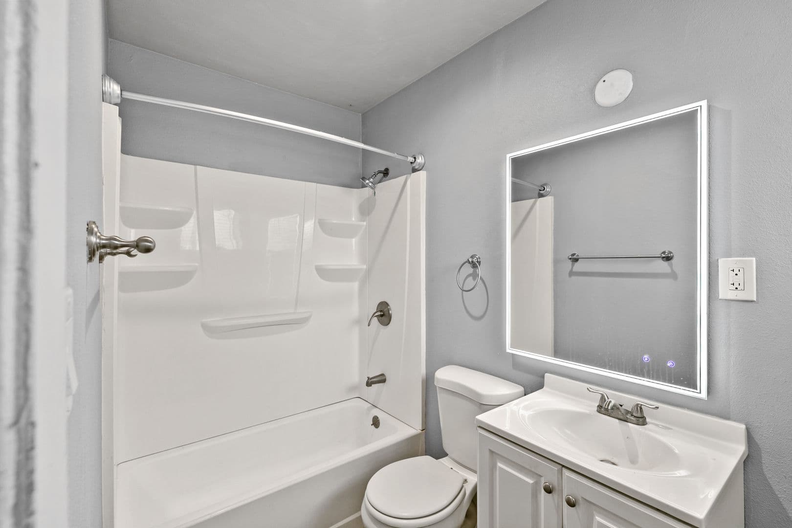 Long Beach Apartment: 1315 W 19th Street
