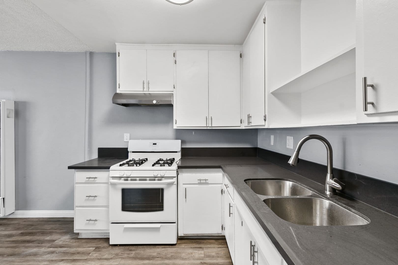 Long Beach Apartment: 1315 W 19th Street