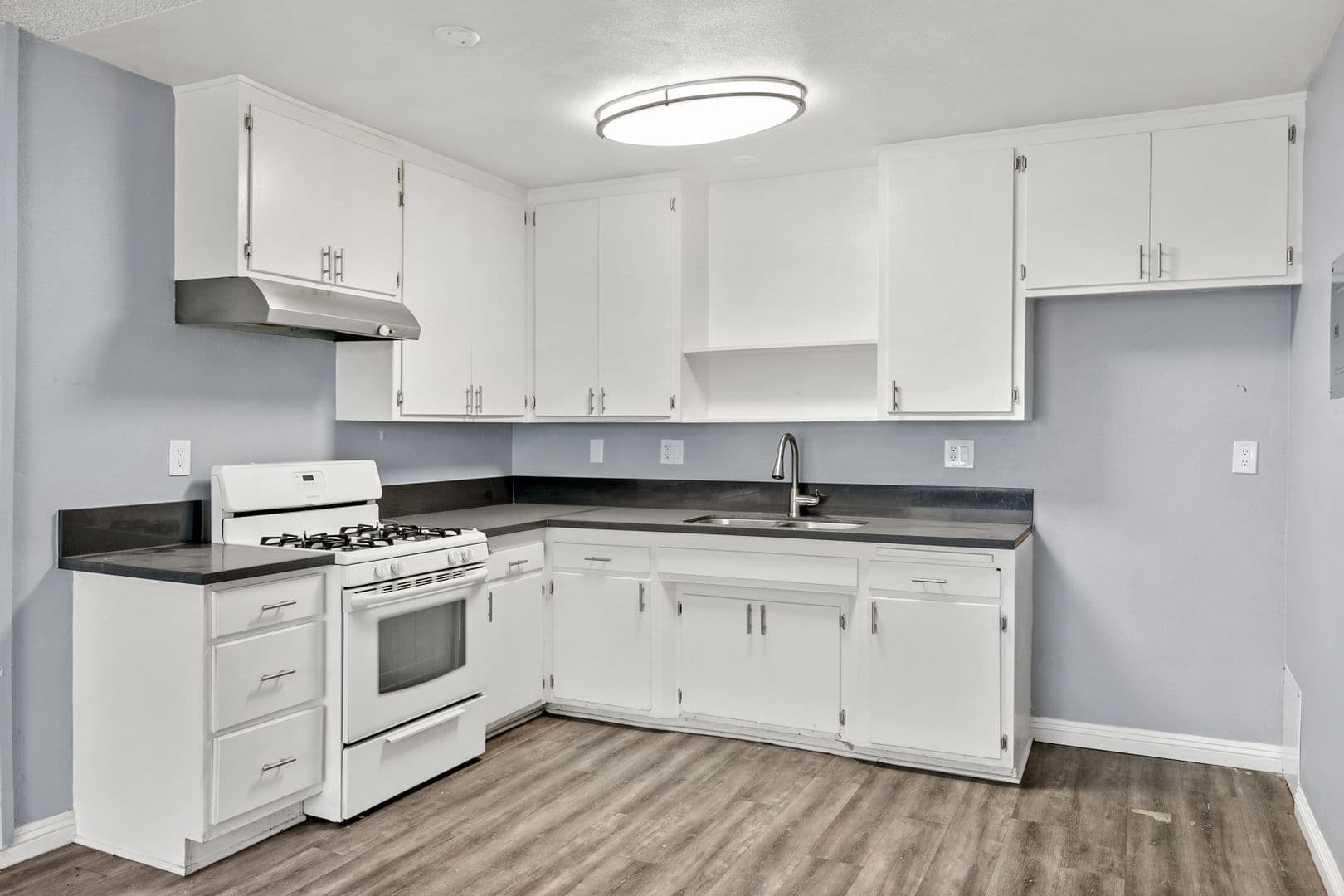 Long Beach Apartment: 1315 W 19th Street