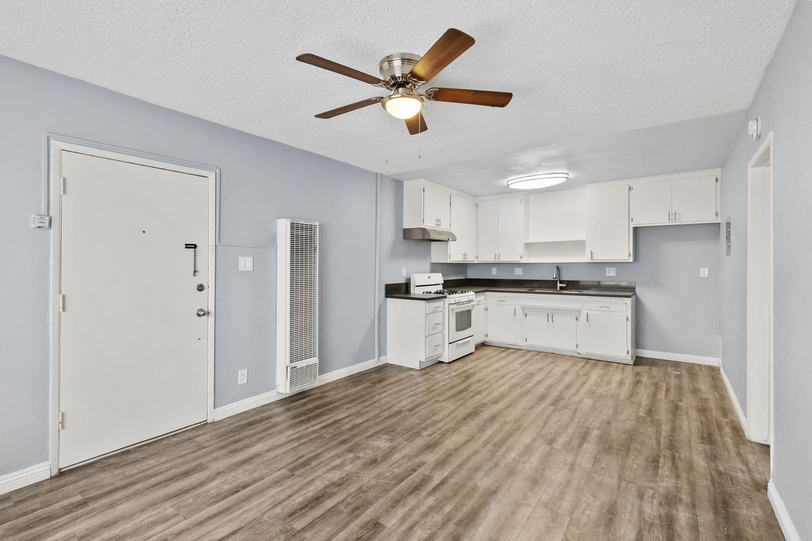 Long Beach Apartment: 1315 W 19th Street