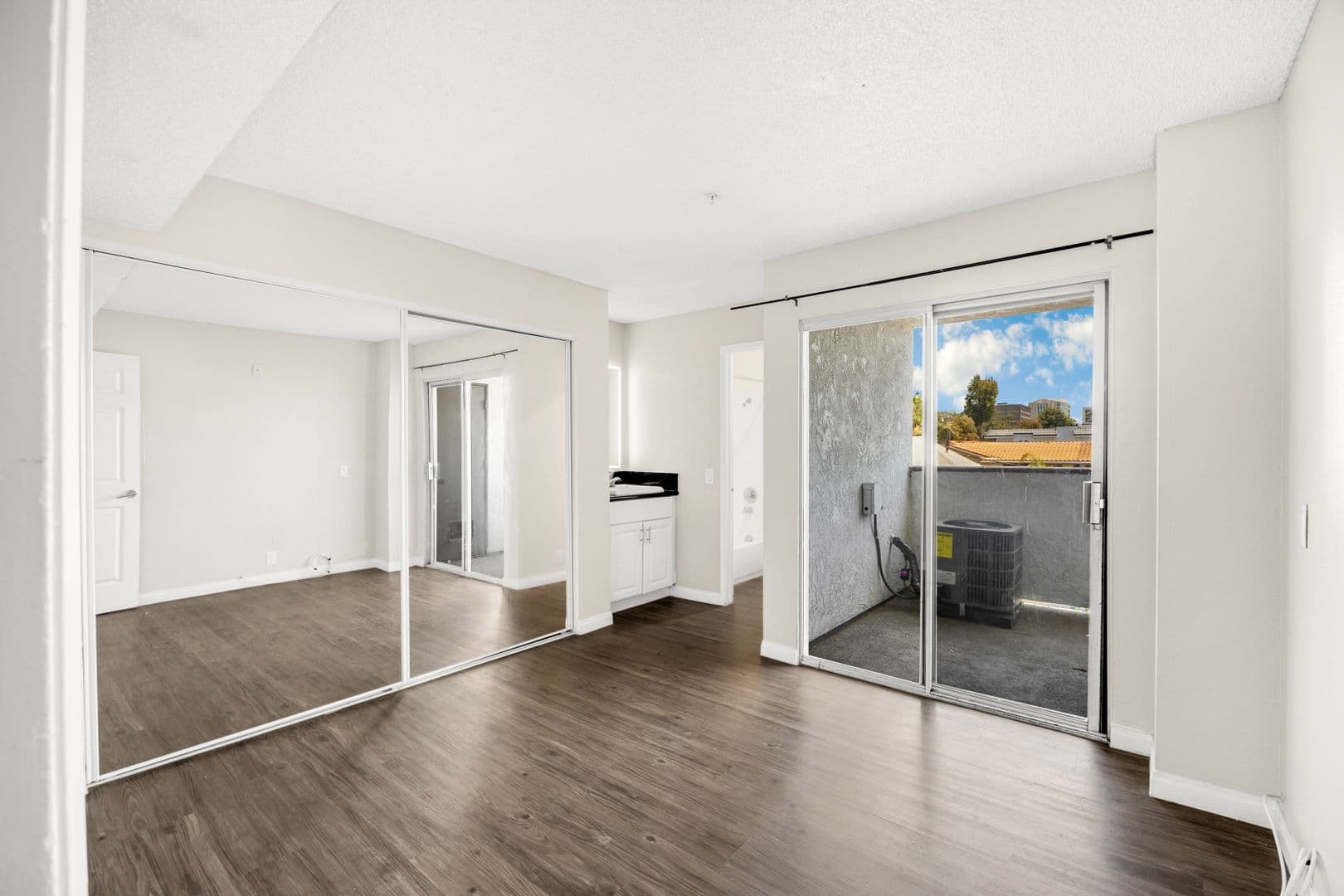 Santa Ana Apartment: 1114 W Santa Ana