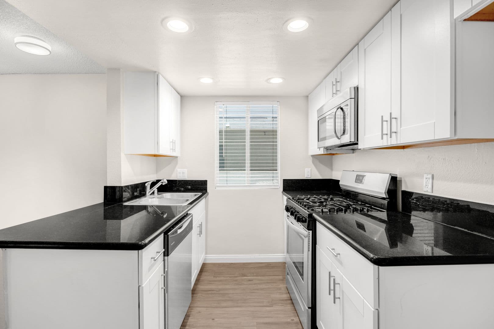 Santa Ana Apartment: 1114 W Santa Ana