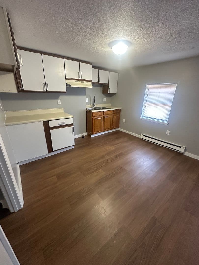 Chicopee Apartment: 2-10 Dwight St