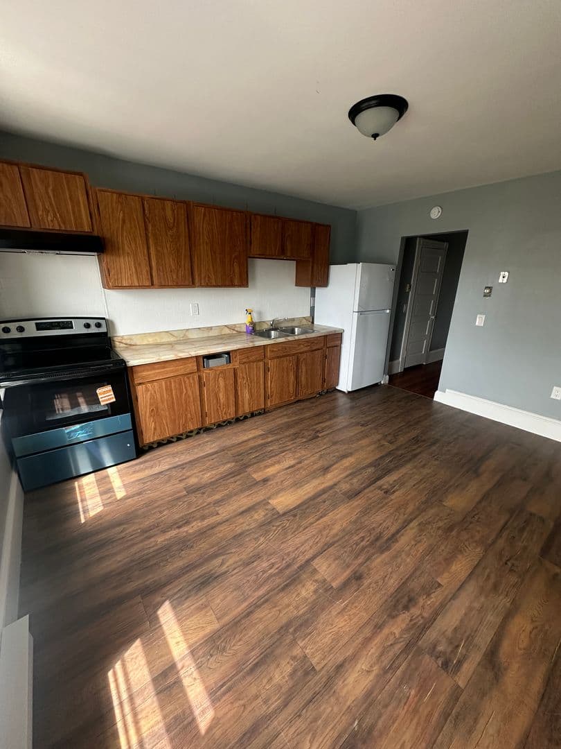 Ludlow Apartment: 43 Prospect St