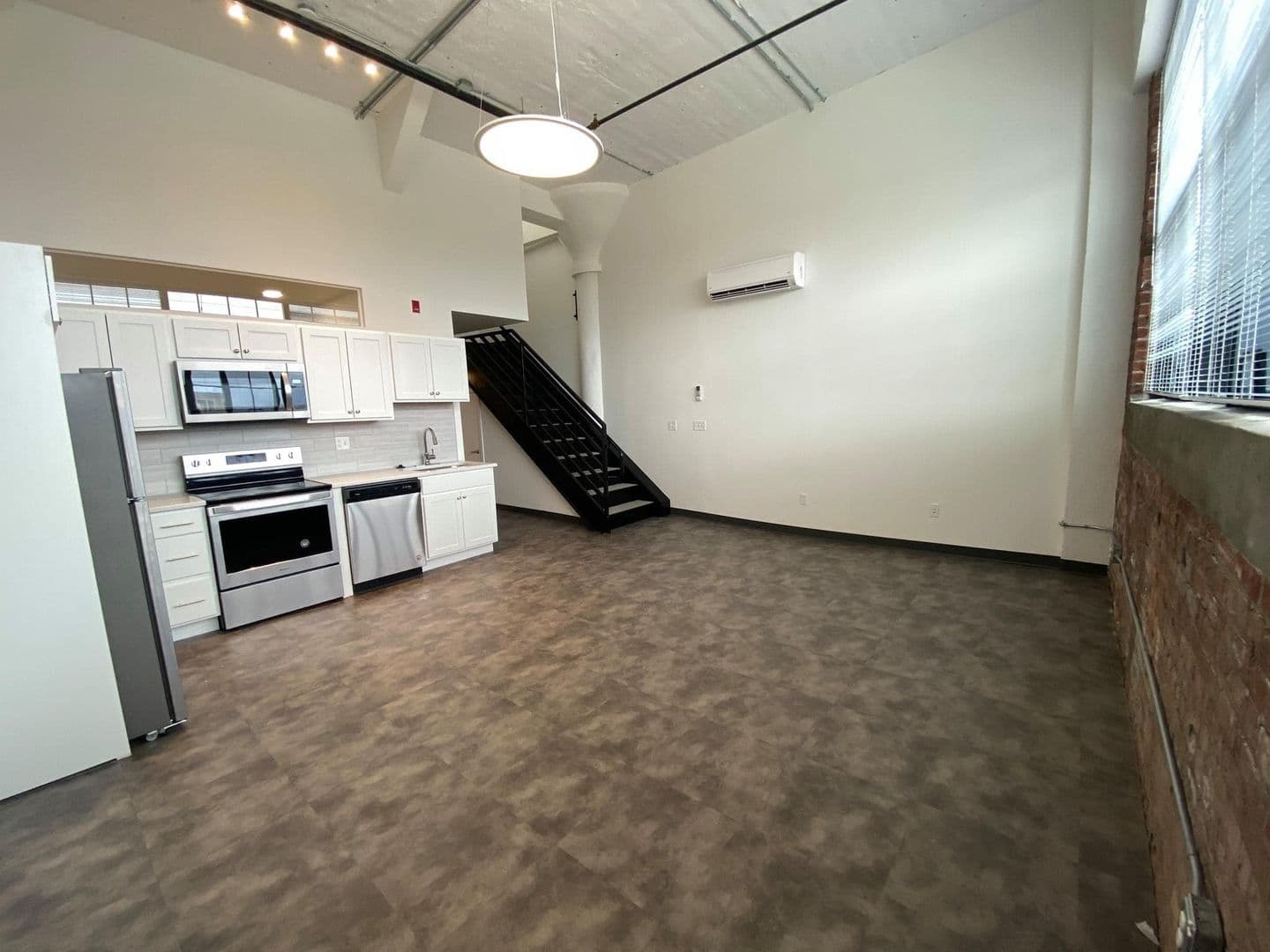 Springfield Apartment: 151 Chestnut St