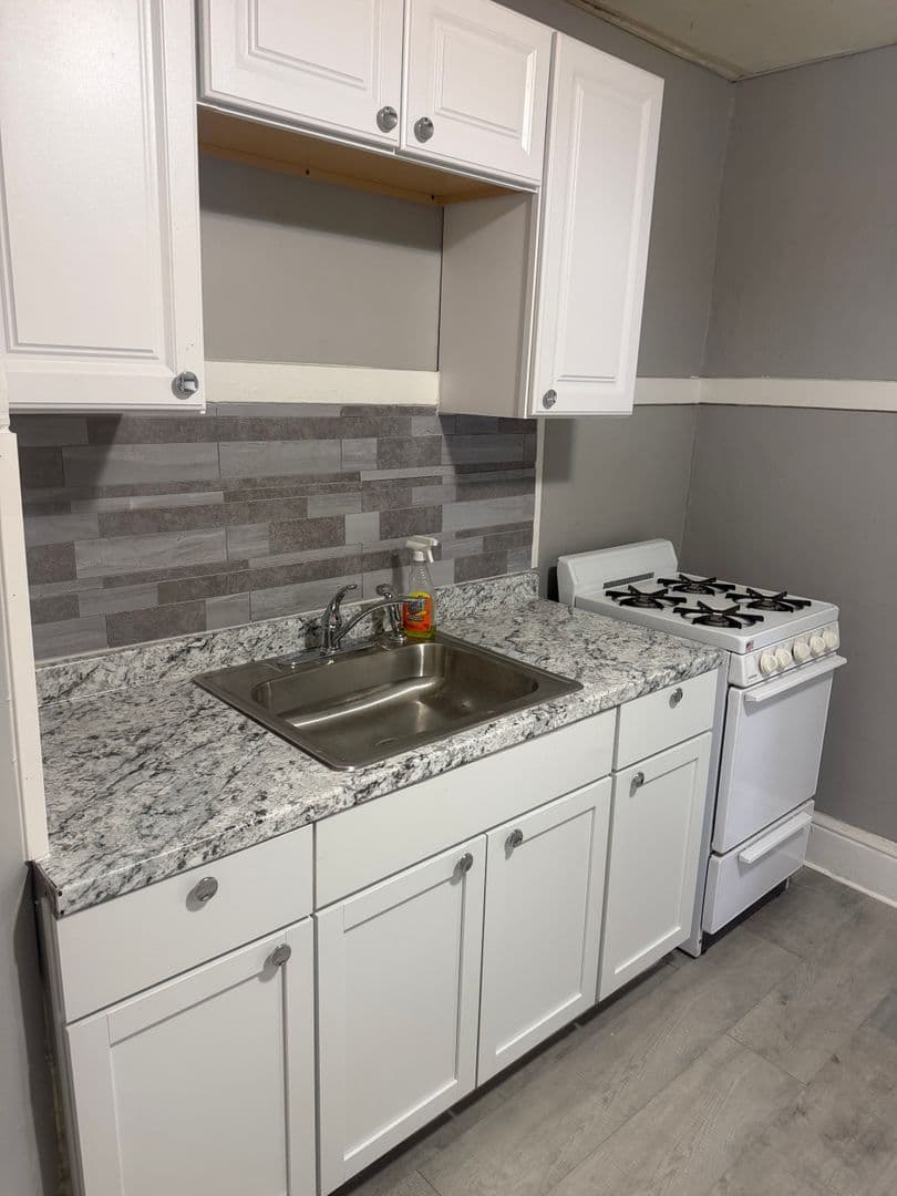 Springfield Apartment: 406-408 Belmont Ave