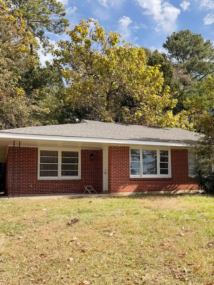 Auburn House: 826 Gentry Dr