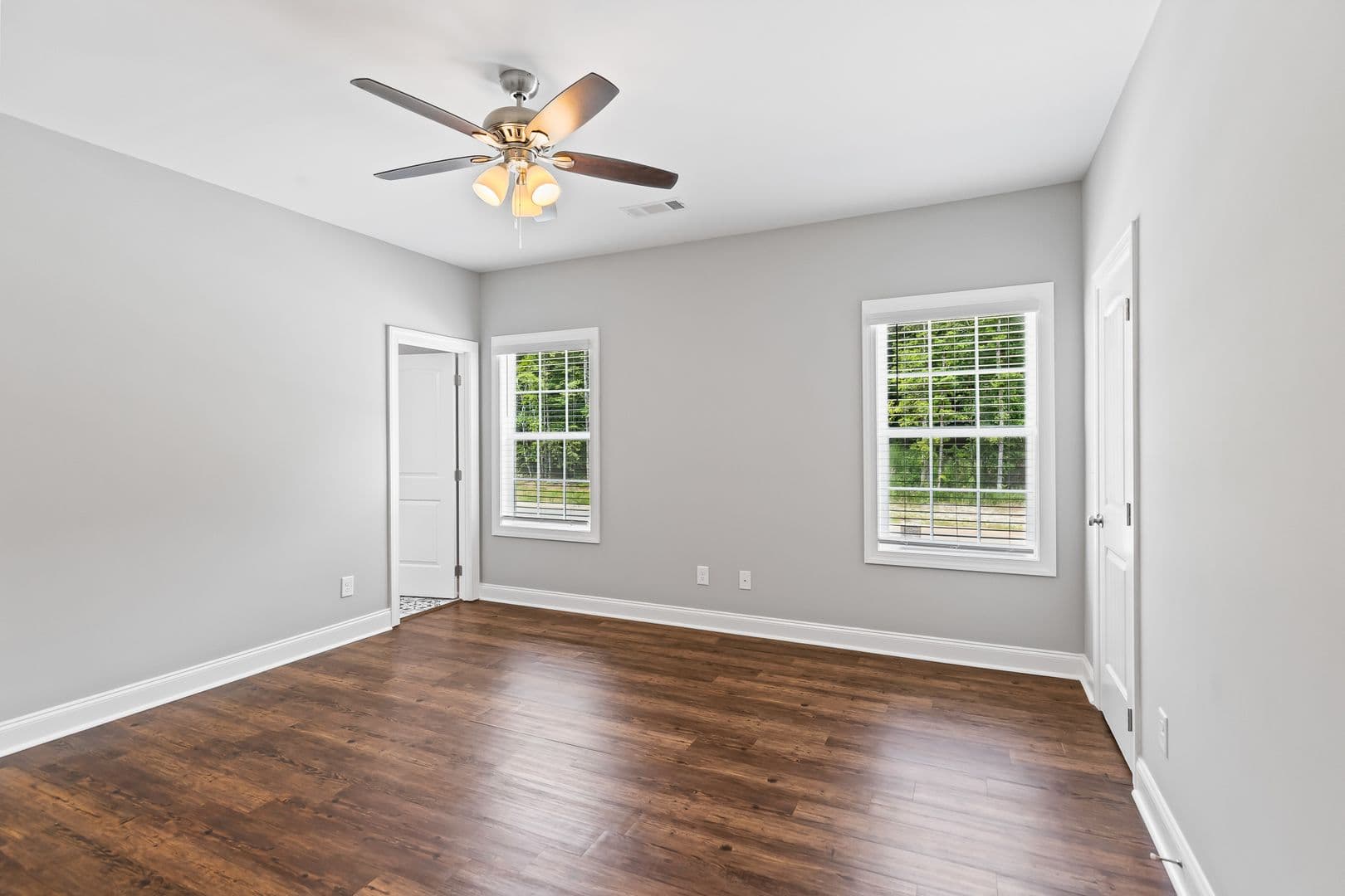 Auburn Apartment: Downs Way