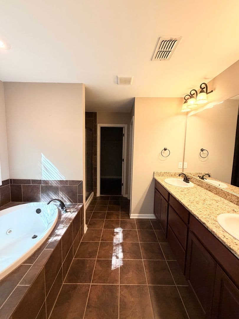 Auburn House: 1173 Weatherford St
