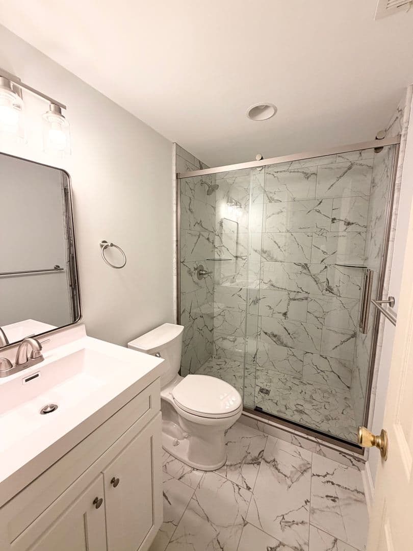 Auburn House: 1180 E University Drive