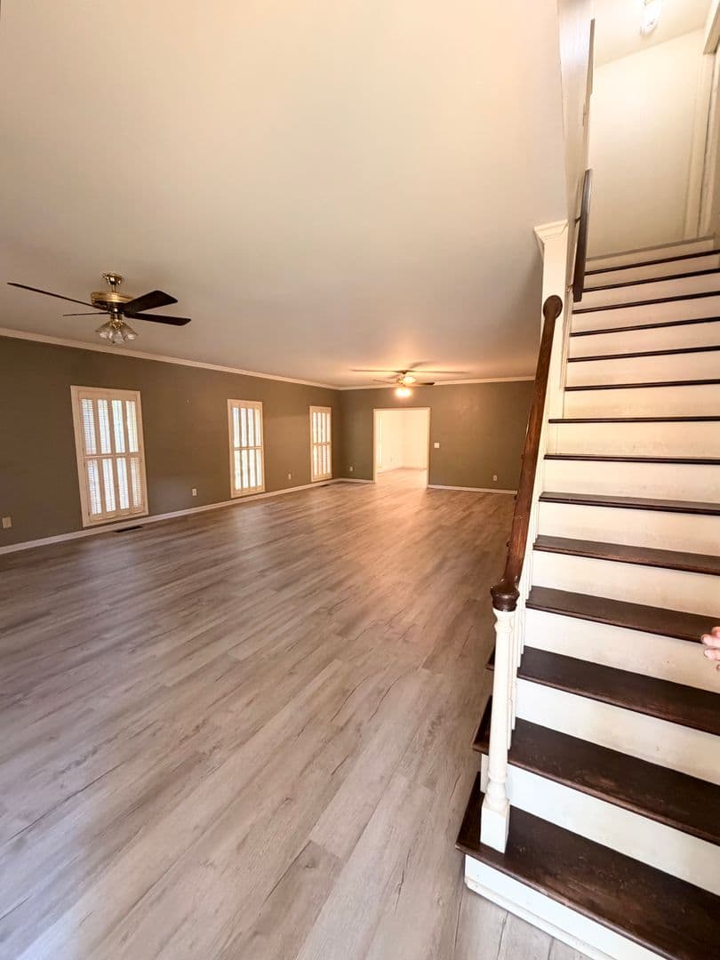 Auburn House: 1180 E University Drive