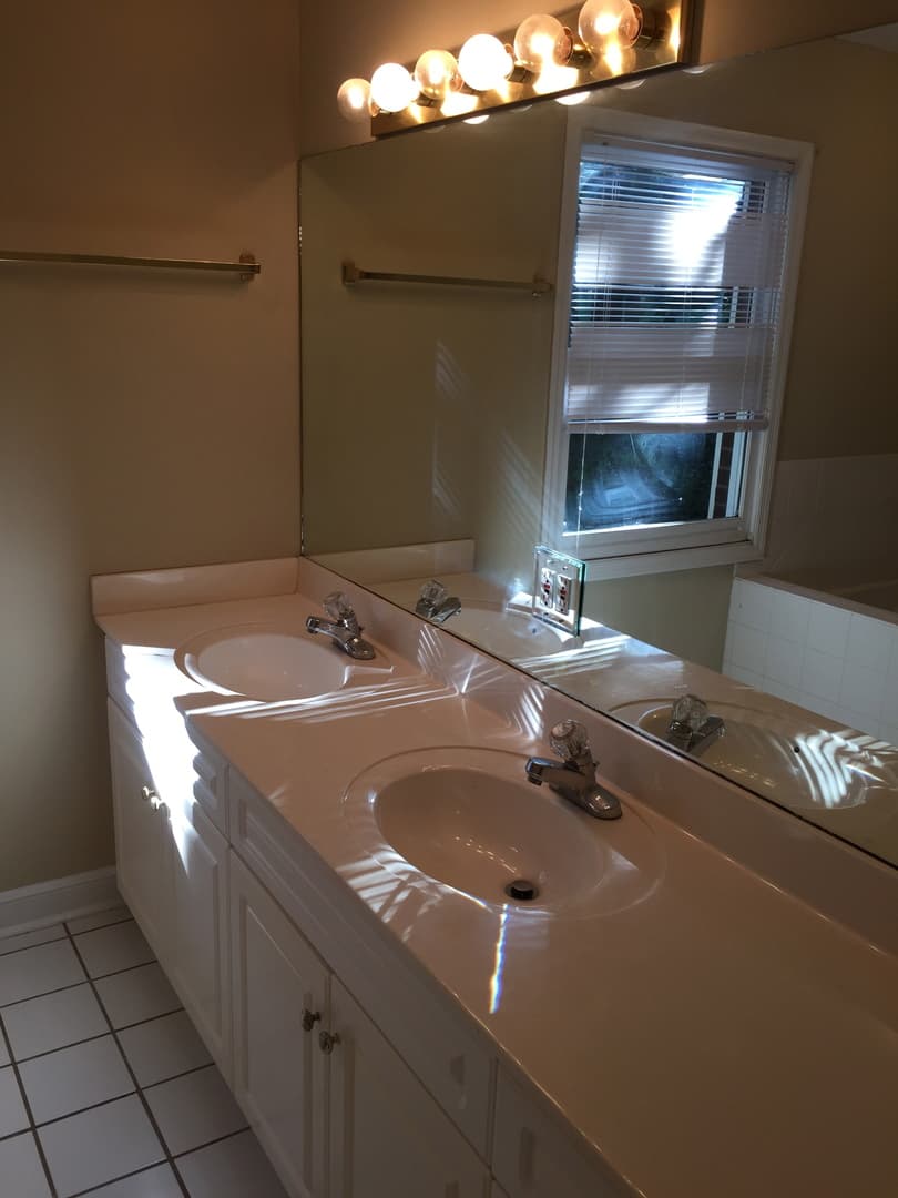 Auburn House: 738 Tanglewood Ave