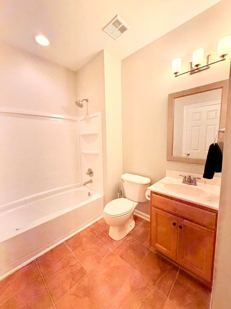 Auburn House: 320 W Glenn Ave Unit 101