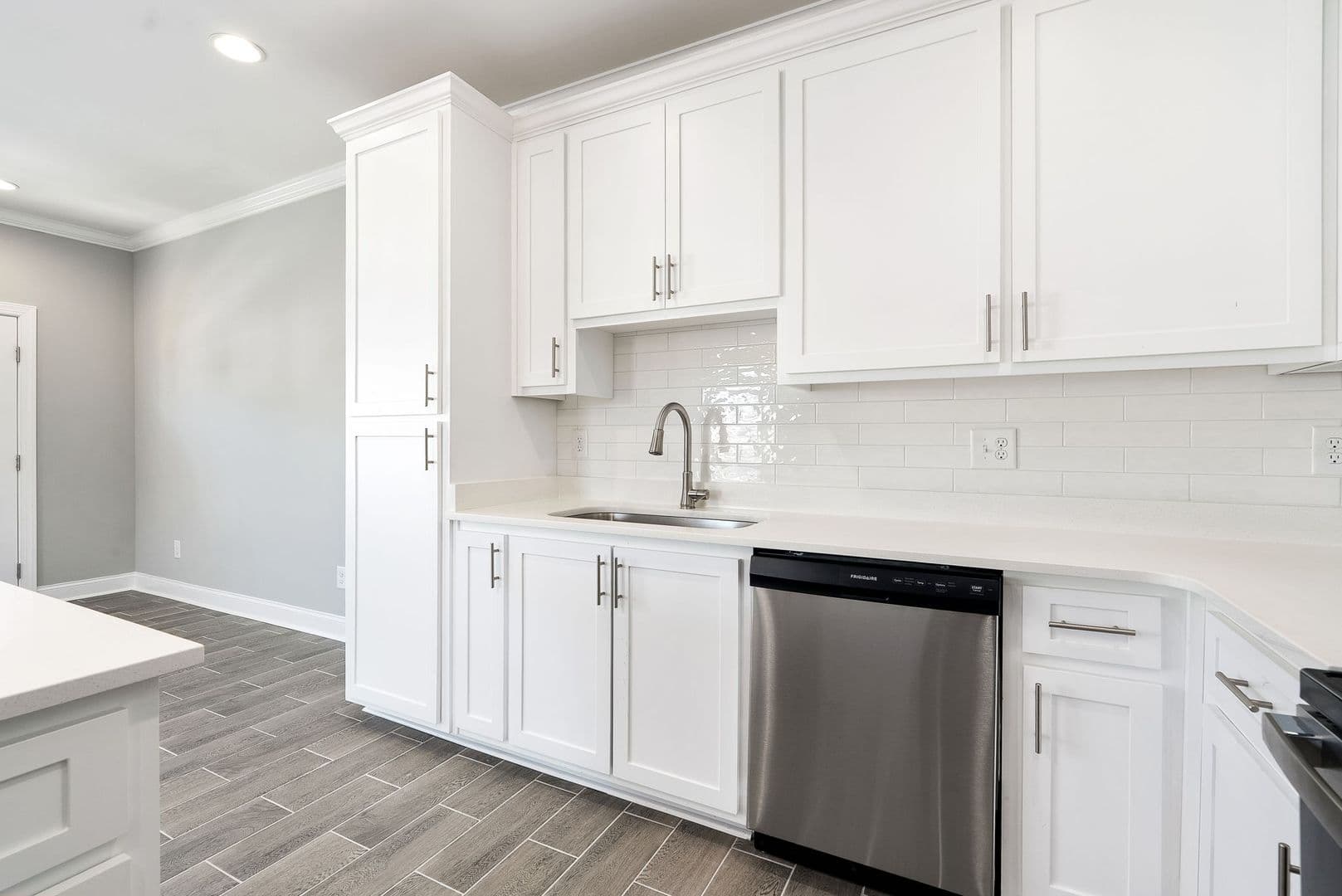 Auburn House: 2038 Downs Way