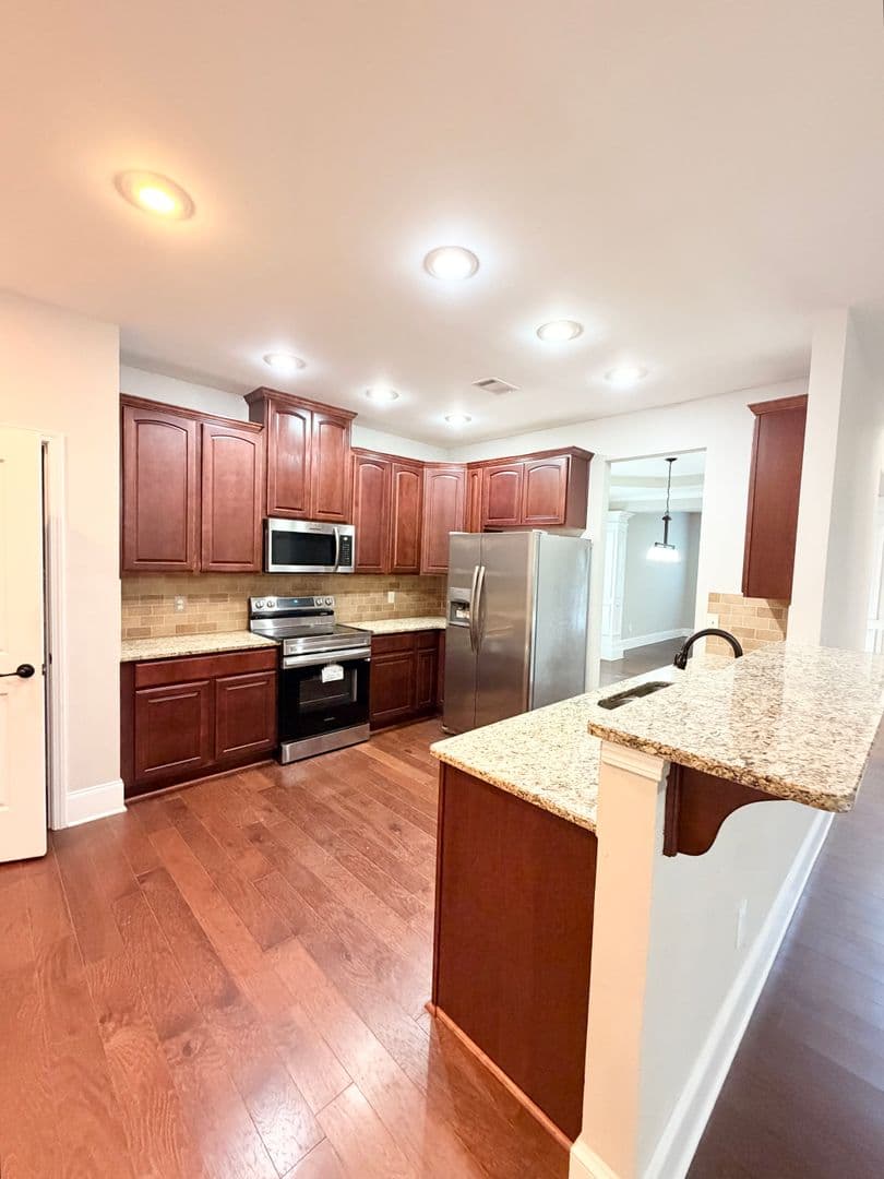 Auburn House: 1173 Weatherford St