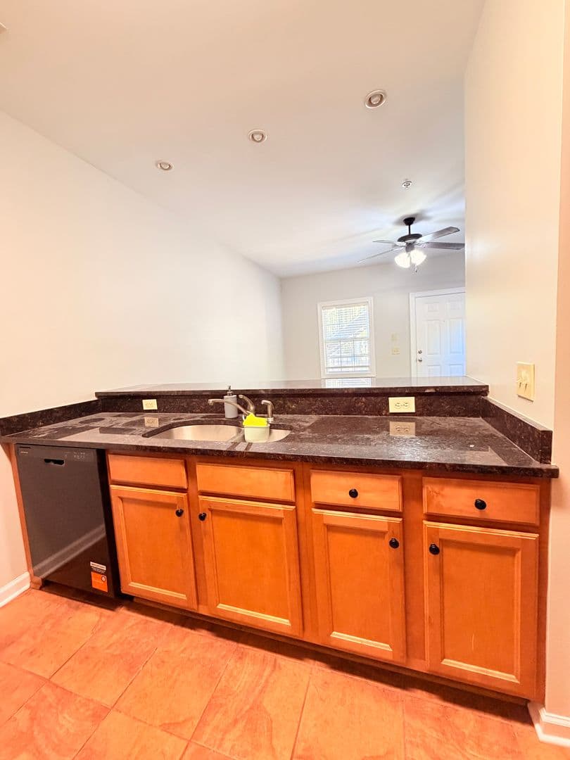 Auburn House: 320 W Glenn Ave Unit 101