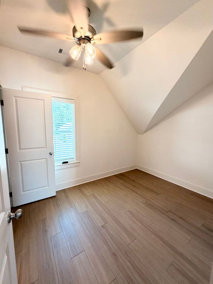 Auburn Apartment: 310 E Thach Ave