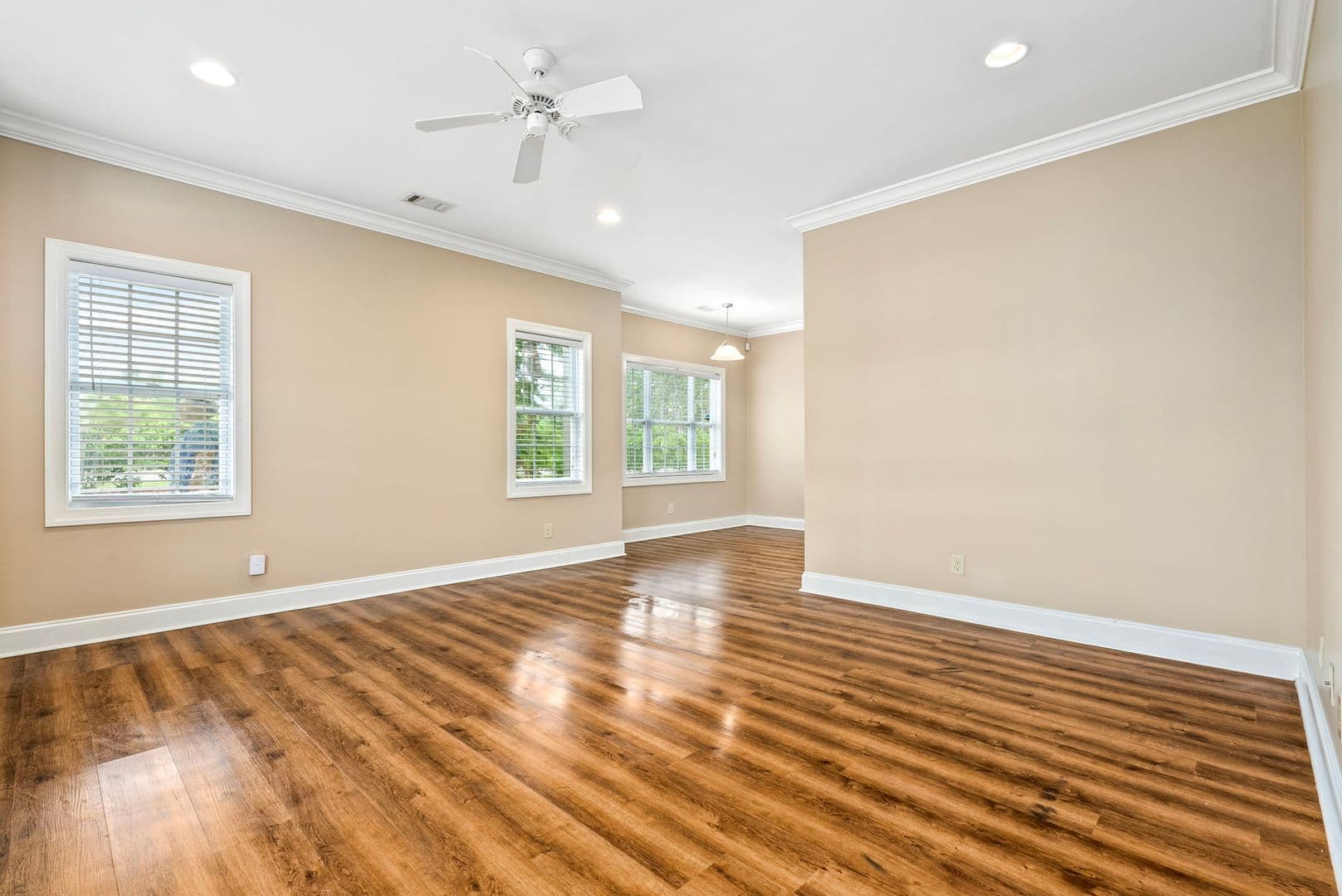 Auburn House: 1957 Wire Rd Unit 27
