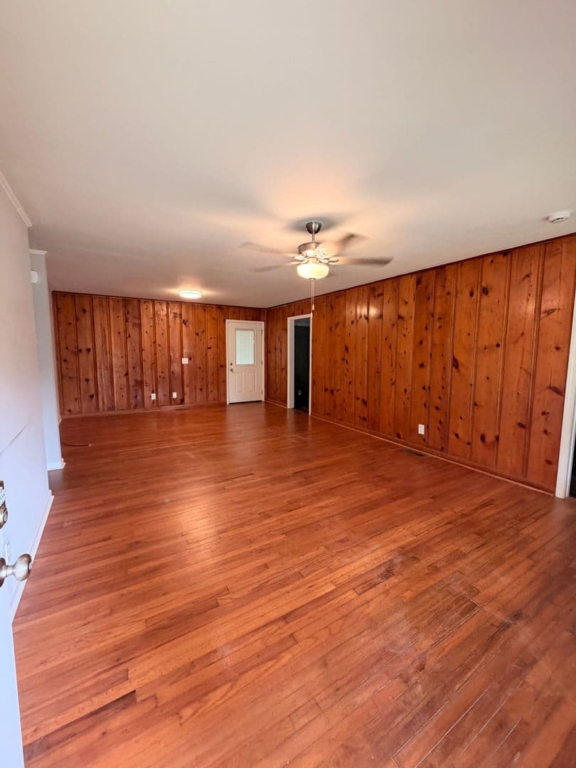 Auburn House: 1571 Saugahatchee Rd