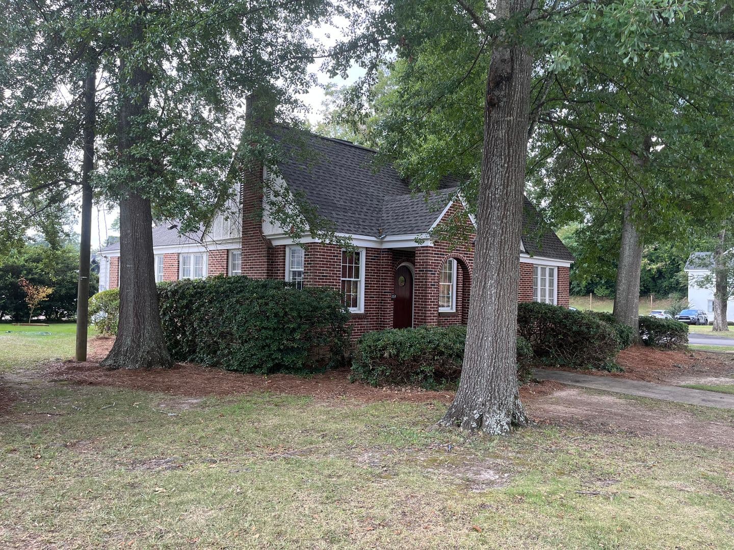 Auburn House: 358 E Magnolia Ave