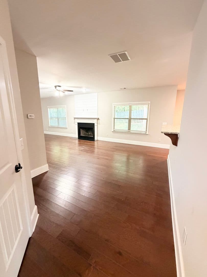 Auburn House: 1173 Weatherford St