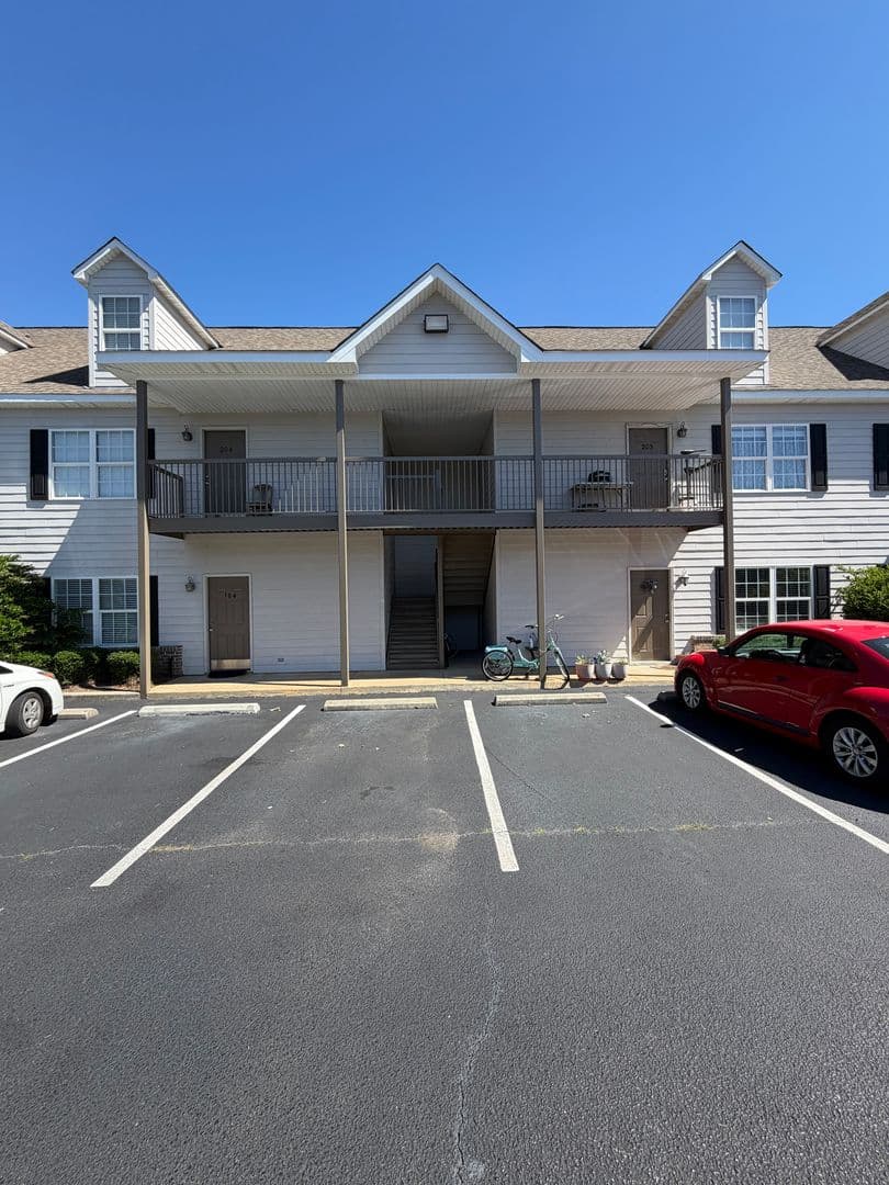 Auburn House: Ross Street- 303 N Ross Street Unit 204
