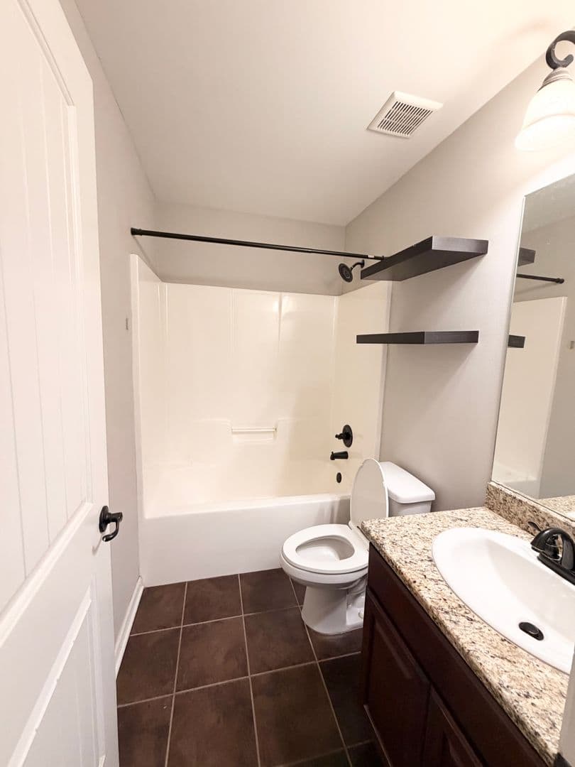 Auburn House: 1173 Weatherford St