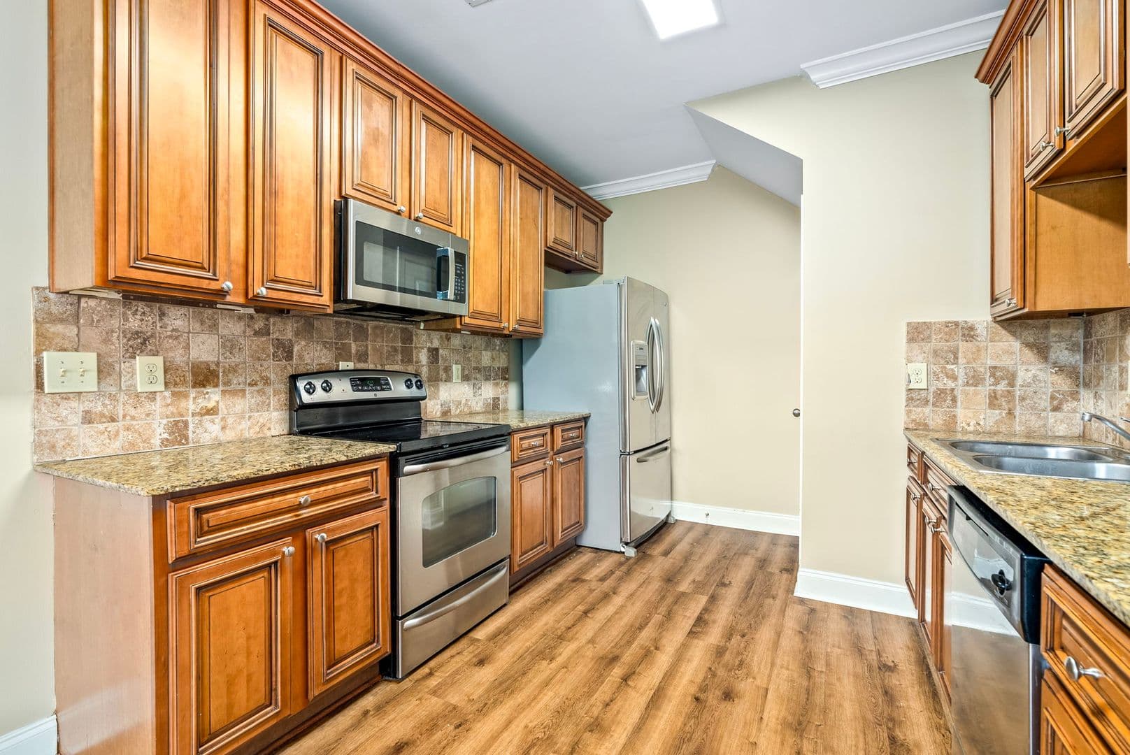 Auburn House: 1957 Wire Rd Unit 27