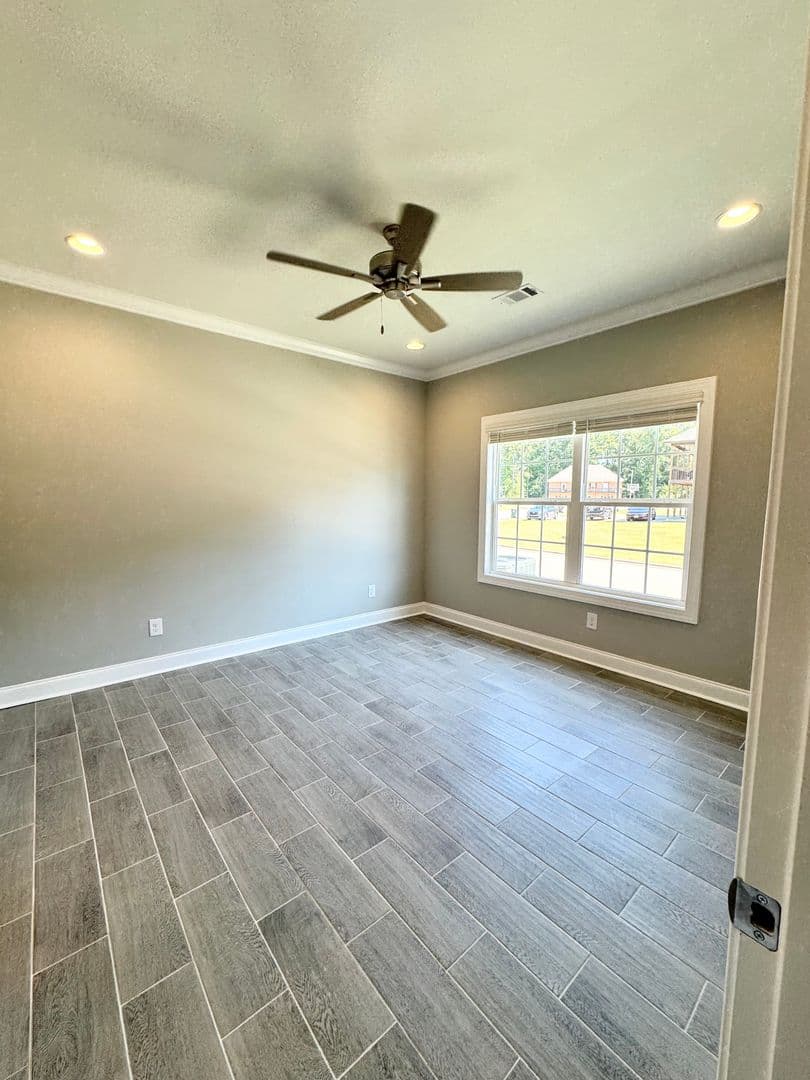 Auburn House: 2038 Downs Way