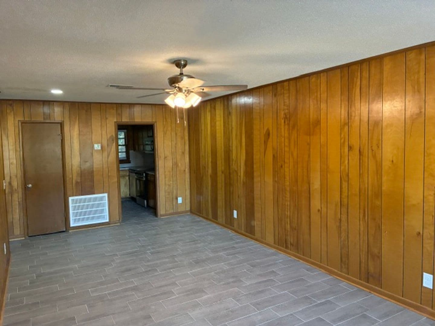 Auburn House: 826 Gentry Dr